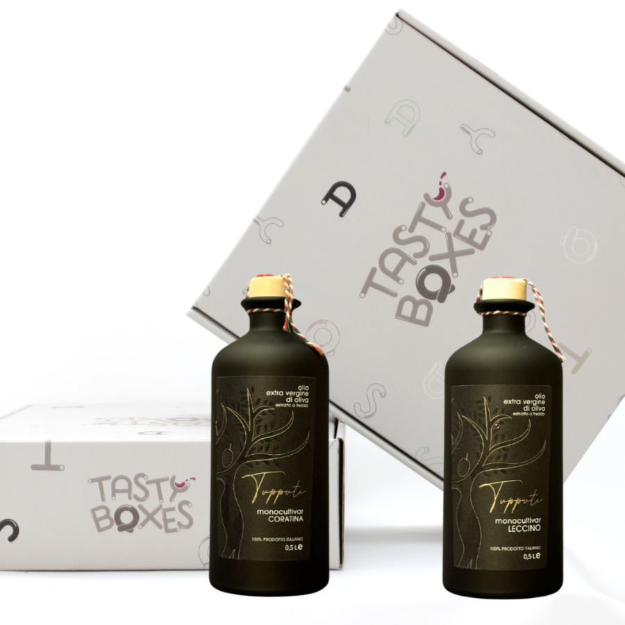 confezione TastyBoxes contenente 1 bottiglia da 500ml di olio extravergine monocultivare coratina e 1 bottiglia da 500ml di olio extravergine monocultivar leccino in bottiglia di vetro nero opaco prodotti dall'azienda agricola pugliese Tupputi